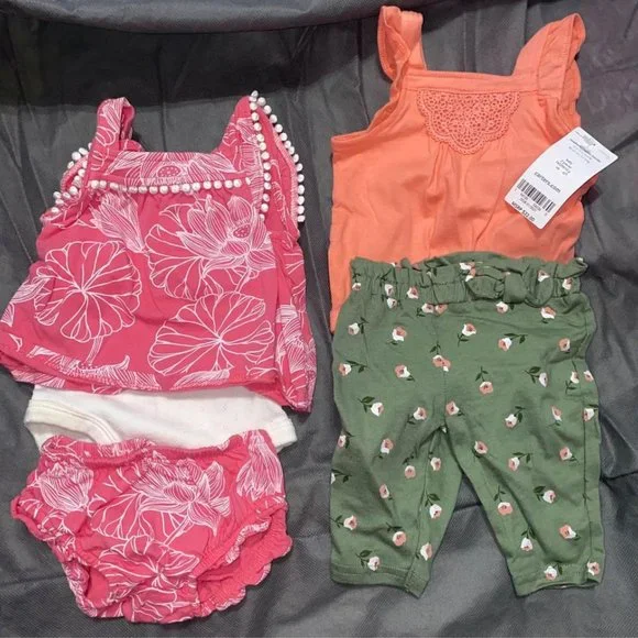 Newborn Girls Outfits- 1 NWT - Picture 1 of 4